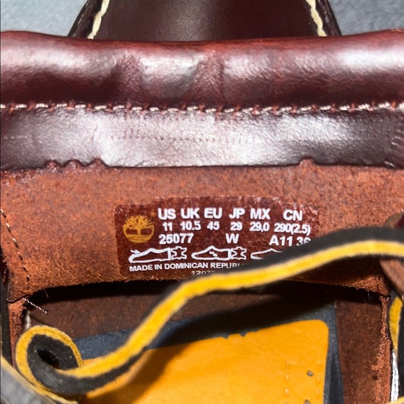 NWOT Timberlands Classic Brown Leather Boat Shoes main image 2